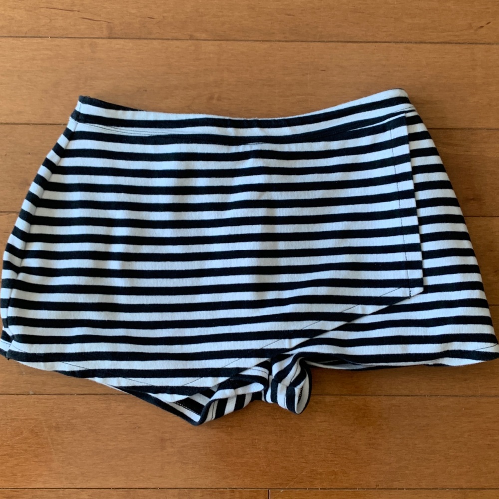 Asymmetrical skort by Abercrombie in XS